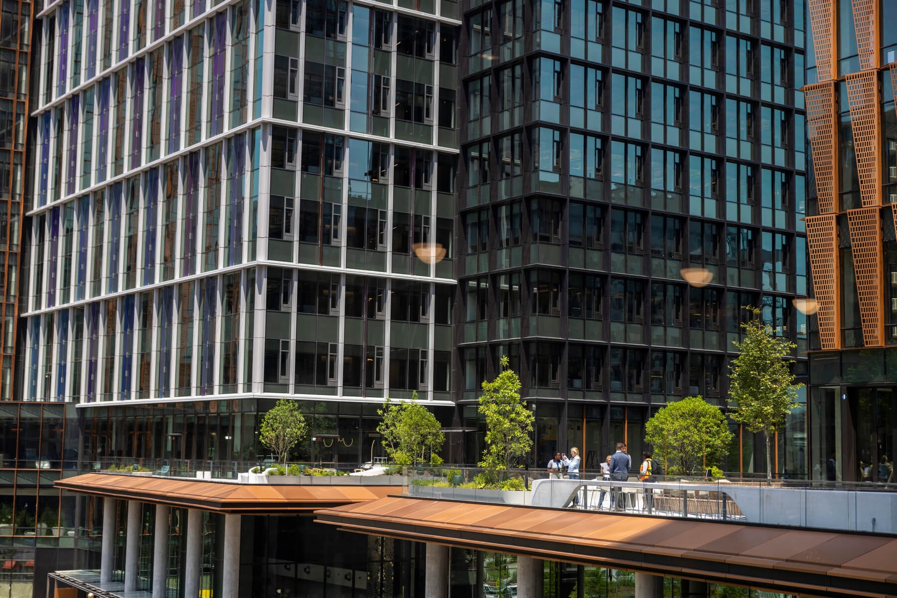 An image of the terrace at Amazon's HQ2 Met Park building