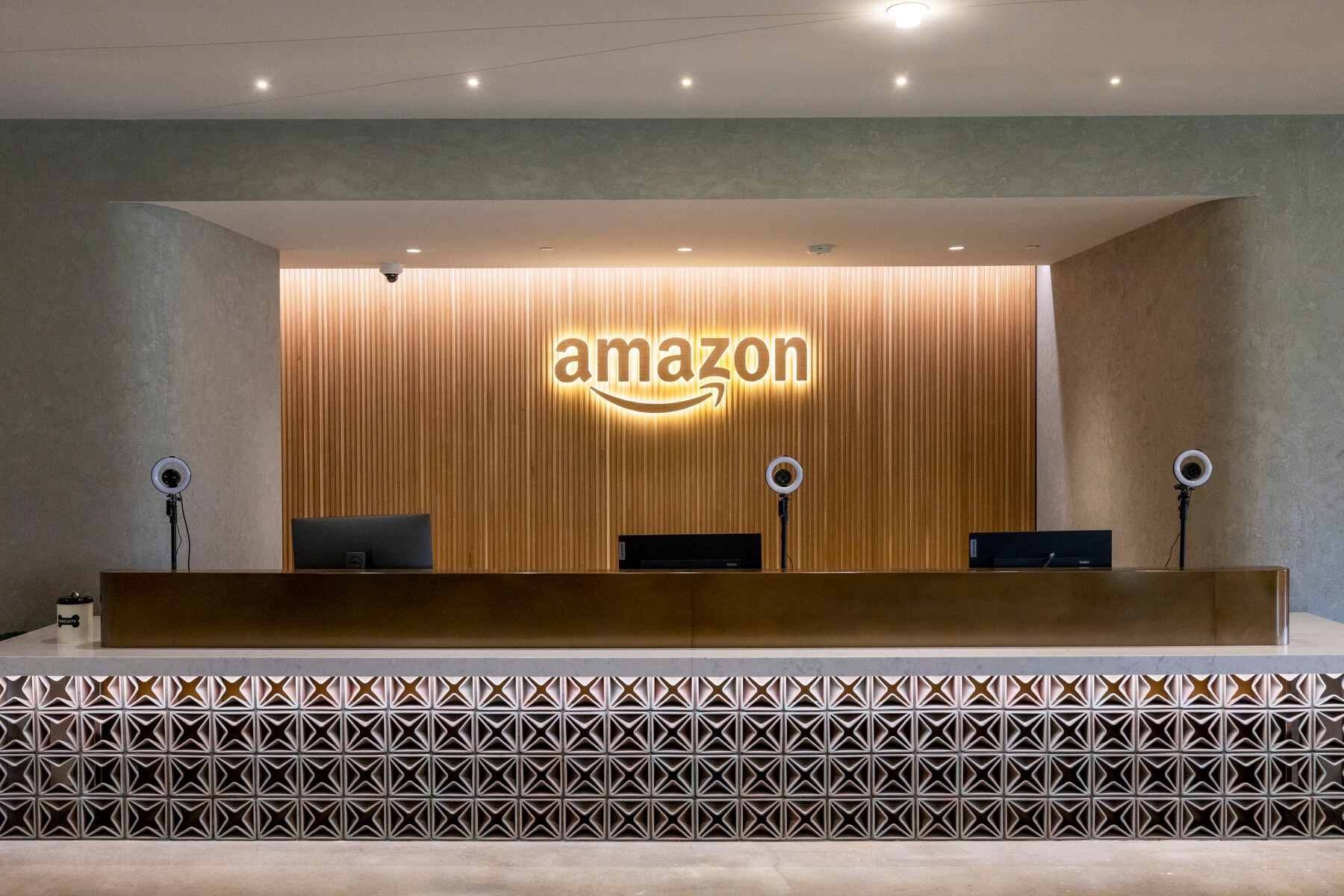 A photo of a reception desk in the lobby of Amazon HQ2 at Metropolitan Park in Arlington, Virginia.